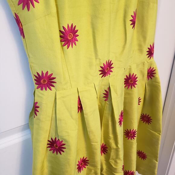 Celebration Fantastic Silk Chartreuse Dress with Hot Pink Flowers Size Medium - Picture 4 of 6